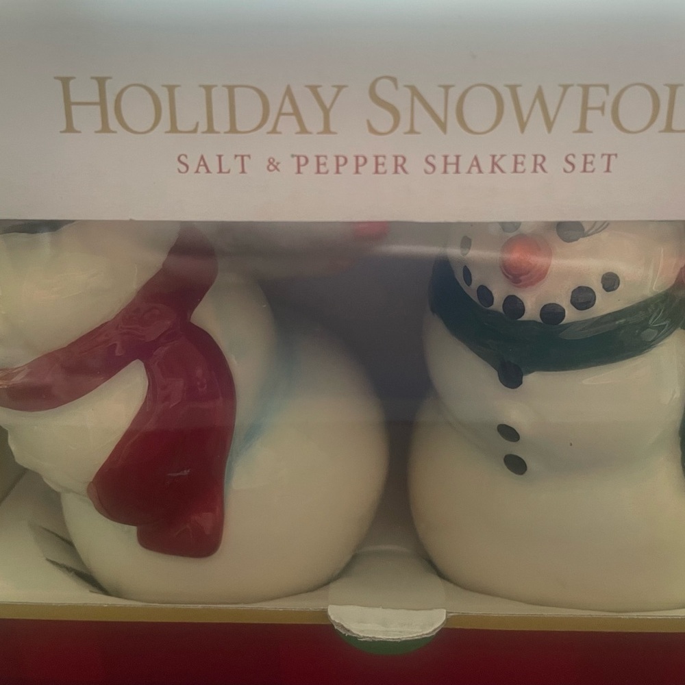 Holiday Snowman Salt & Pepper Shaker Set